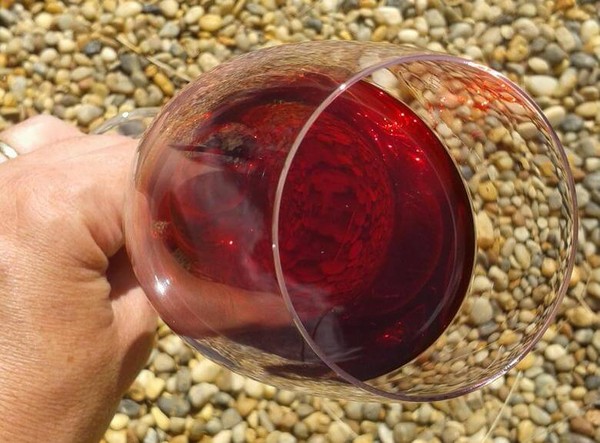 Vino de cereza casero, una receta simple con vodka, sin levadura. Cómo hacer vino de cereza en casa con un guante