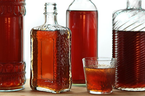Vino de cereza casero, una receta simple con vodka, sin levadura. Cómo hacer vino de cereza en casa con un guante
