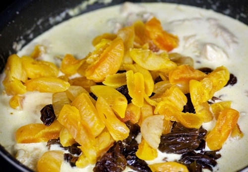 yogur con ciruelas y albaricoques secos