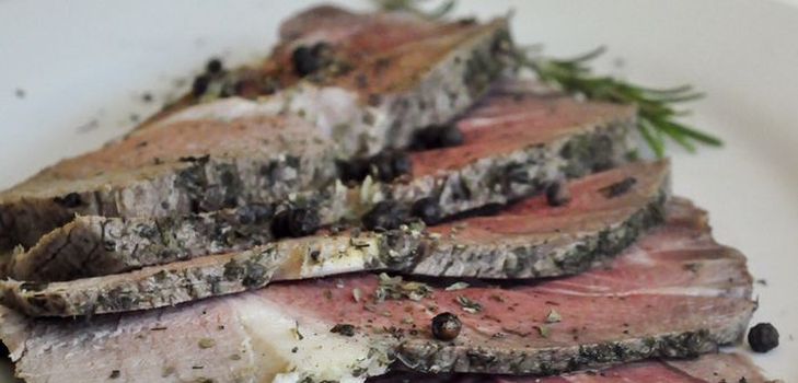 Lucio relleno en el horno