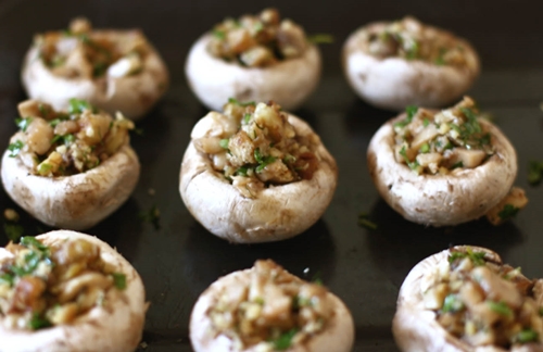 Cómo hacer champiñones rellenos en el horno Foto de una receta de champiñones rellenos en el horno