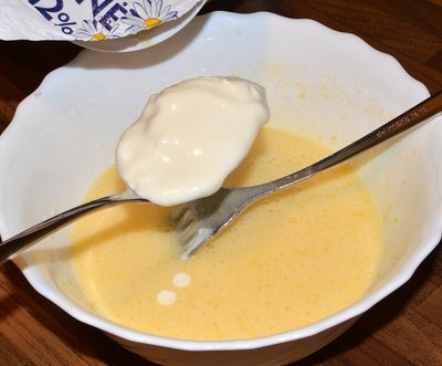 Foto de un pastel de bloque de recetas en un multivark