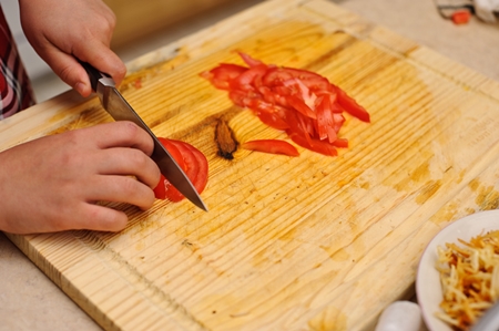 Foto de una receta para ensalada de berenjenas fritas con tomates