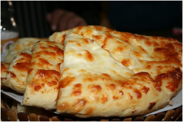 khachapuri con queso
