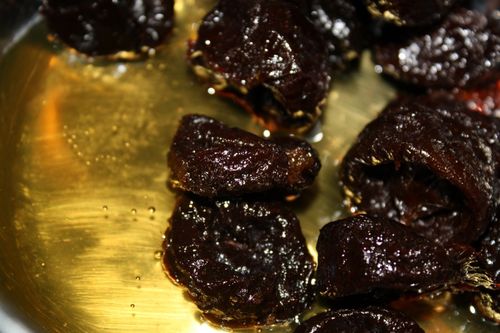 Receta de carne con ciruelas pasas en multivark - paso a paso con la foto