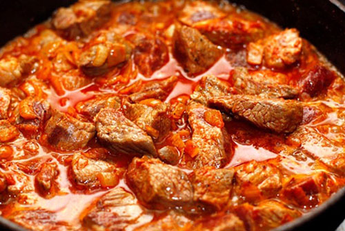Goulash de carne con patatas