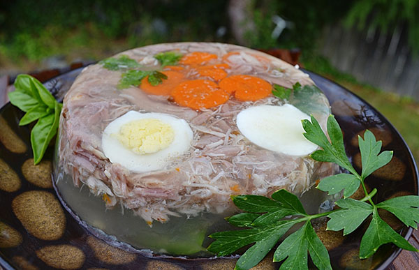 Recetas de un resfriado con fotos tomadas paso a paso - de cerdo, pierna, carne de pollo, piernas de pollo, con gelatina
