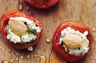 Aperitivo de albaricoques secos y queso