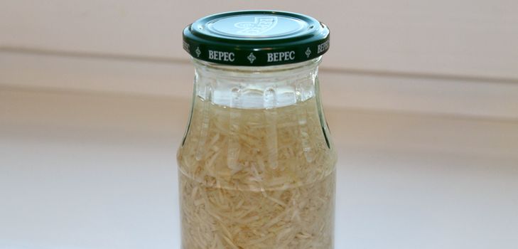 Rábano picante en escabeche para el invierno