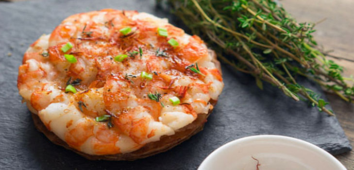 Idea para el almuerzo: mini pizza picante con gambas