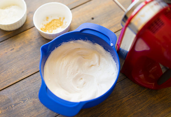 Una receta refinada: un rollo con crema cremosa