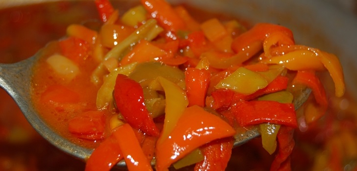 Cómo cocinar lecho de pimienta y tomates para el invierno - una receta simple
