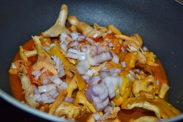 Cómo cocinar rebozuelos en una sartén