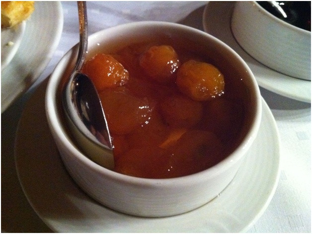 mermelada en una taza