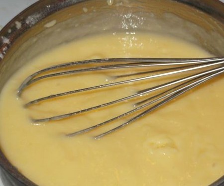 Cómo hacer una crema para capkake: flan, queso y crema de leche condensada, una receta con una foto