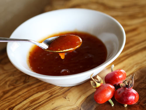 Cómo preparar mermelada de un dogrose para el invierno: la receta para un refrigerio de cinco minutos