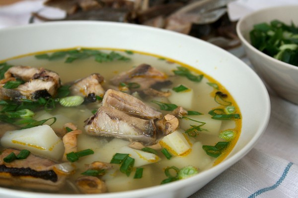 Sopa de conservas de saurio: recetas sabrosas y útiles