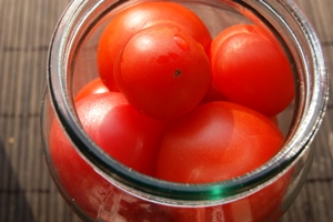 Receta simple para tomates en su propio jugo