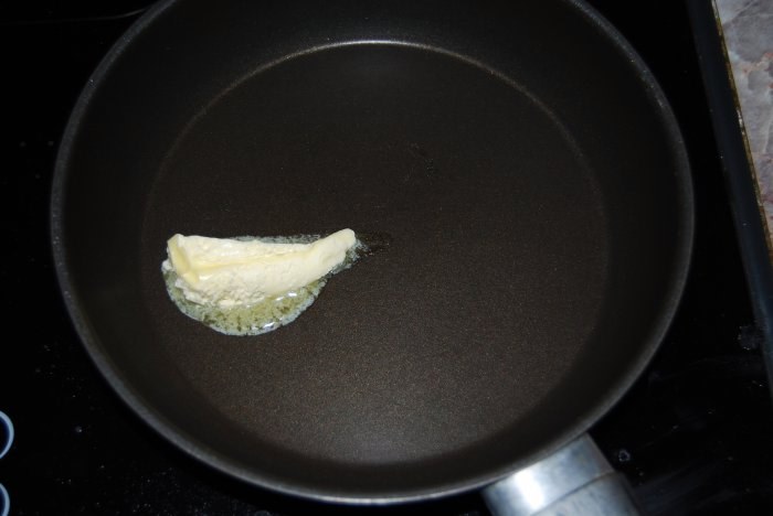 mantequilla en una sartén