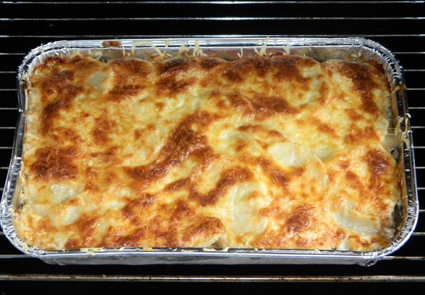 Patata con carne picada en francés: recetas en el horno y multivark