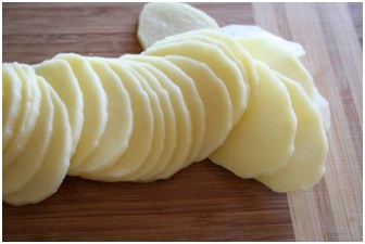 patatas en rodajas pareja cortamos papas