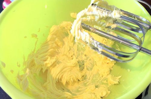 La receta para un cupcake delicioso e inusual en un multivark - paso a paso con la foto