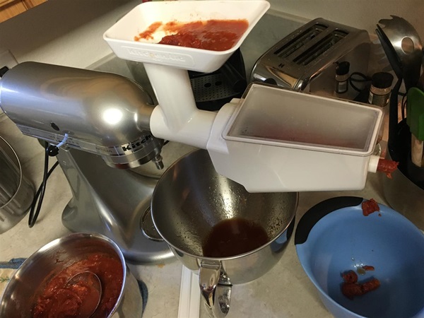 Salsa de tomate de manos propias del tomate: recetas paso a paso para cosechar durante el invierno