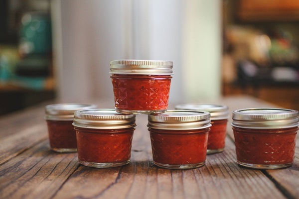 Salsa de tomate de manos propias del tomate: recetas paso a paso para cosechar durante el invierno