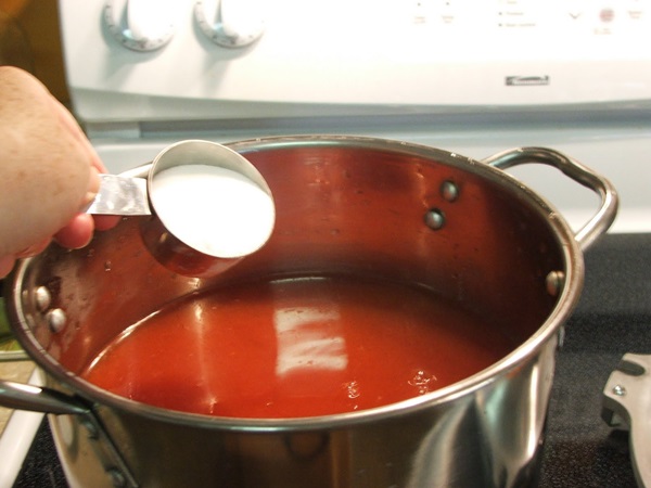 Salsa de tomate de manos propias del tomate: recetas paso a paso para cosechar durante el invierno
