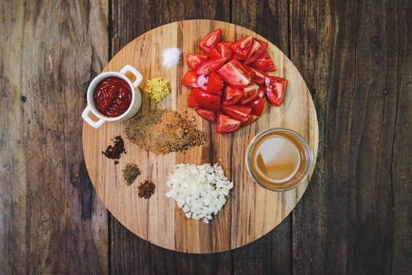 Salsa de tomate de manos propias del tomate: recetas paso a paso para cosechar durante el invierno