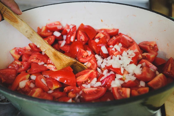 Salsa de tomate de manos propias del tomate: recetas paso a paso para cosechar durante el invierno