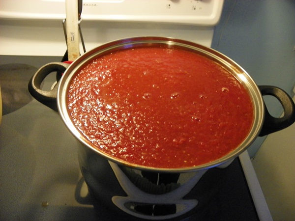 Salsa de tomate de manos propias del tomate: recetas paso a paso para cosechar durante el invierno