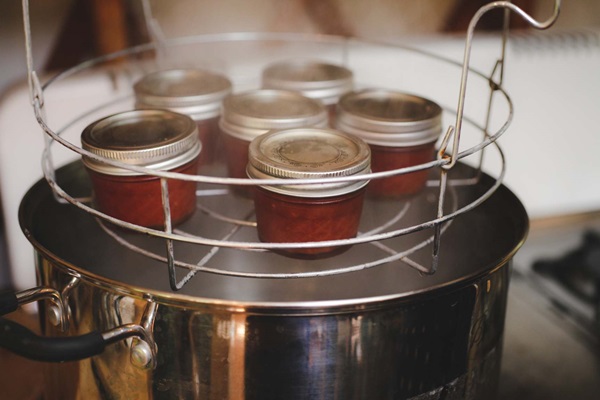 Salsa de tomate de manos propias del tomate: recetas paso a paso para cosechar durante el invierno