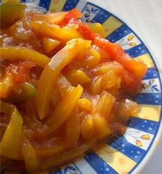 Lecho de calabacín para el invierno con pasta de tomate - receta de la foto