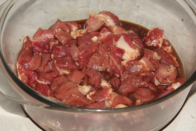 un plato de carne de cerdo