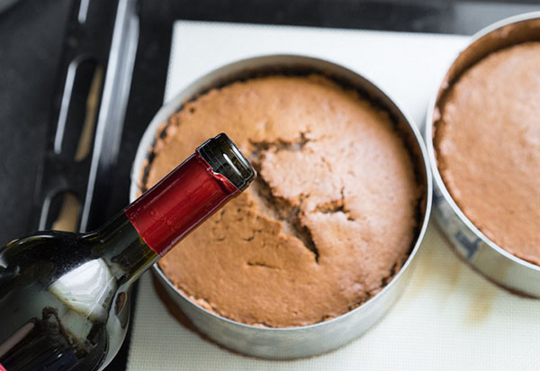 Una receta inusual para un pastel de vino de primavera