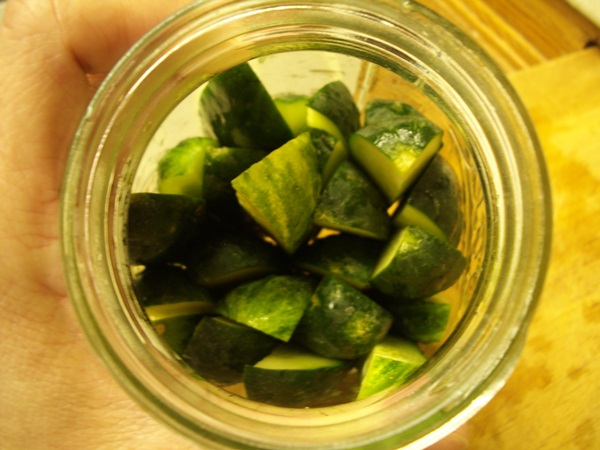 Sabrosos pepinos con ajo para el invierno
