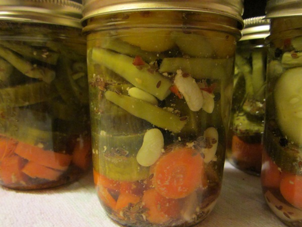 Sabrosos pepinos con ajo para el invierno