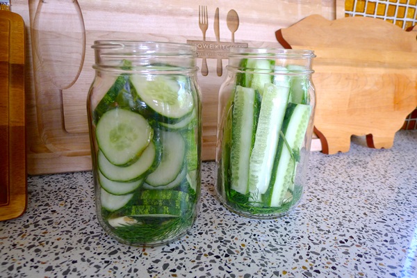 Sabrosos pepinos con ajo para el invierno
