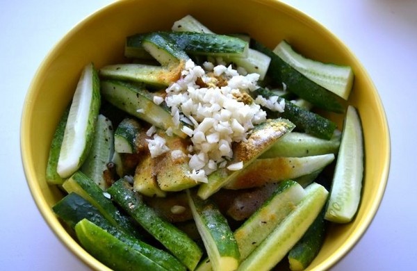 Pepinos con mostaza para el invierno sin esterilización y con ella, caliente y fría. Ensalada de pepinos demasiado maduros con mostaza