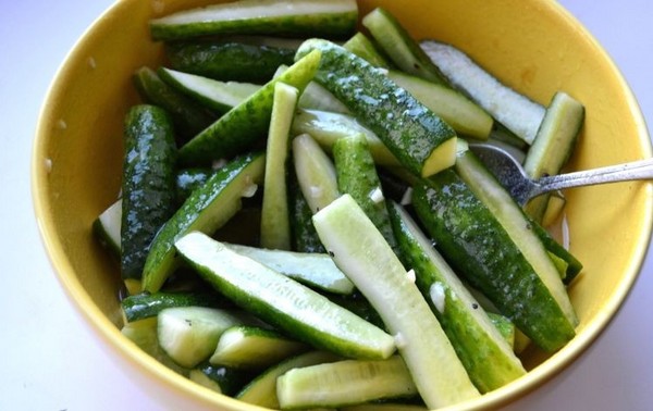 Pepinos con mostaza para el invierno sin esterilización y con ella, caliente y fría. Ensalada de pepinos demasiado maduros con mostaza