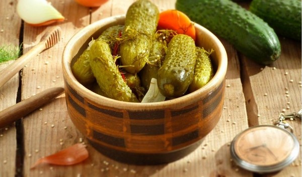 Pepinos con mostaza para el invierno en latas, recetas con foto