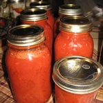 Pepinos en tomate para el invierno