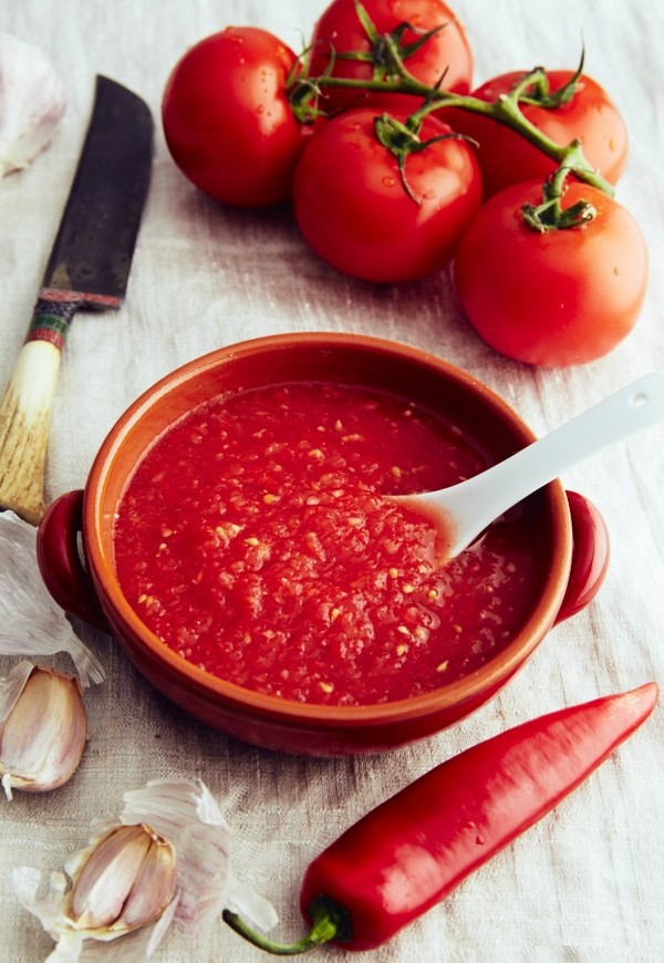Tomates con ajo para el invierno, recetas. Cosecha de tomates con ajo para el invierno: una receta para cocinar rápidamente, sin esterilización, salada sin bañarse