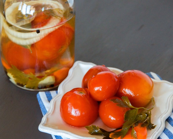 Tomates en gelatina para el invierno - recetas con cebolla, sin esterilización. Tomates en vinagre cosechados en gelatina para el invierno Tomates en gelatina para el invierno - recetas con cebolla, sin esterilización. Tomates en vinagre cosechados en gelatina para el invierno