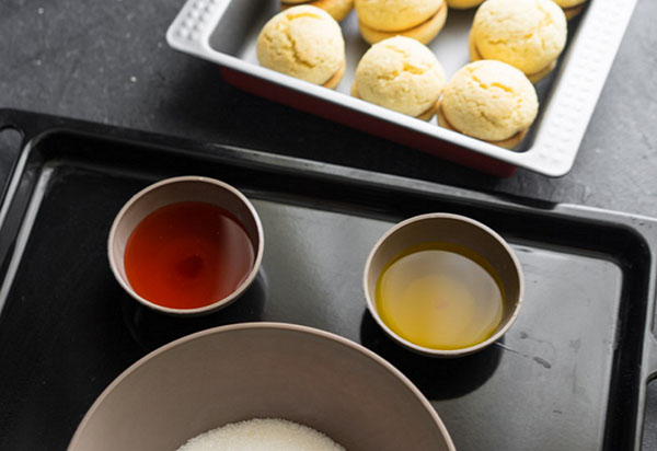 Receta de vacaciones: pastel de melocotón con relleno de crema