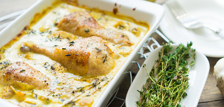 Una receta simple: pollo con champiñones en salsa de crema de mostaza