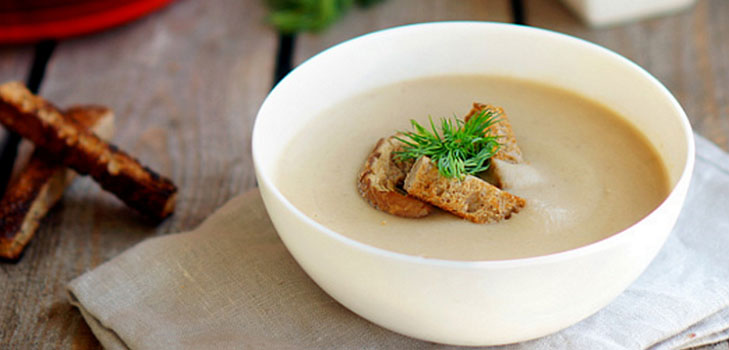 Una receta simple: sopa cremosa con champiñones
