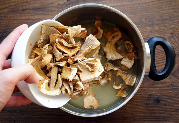 Una receta simple: sopa cremosa con champiñones