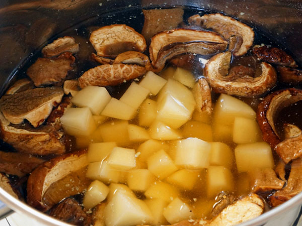 Una receta simple: sopa cremosa con champiñones